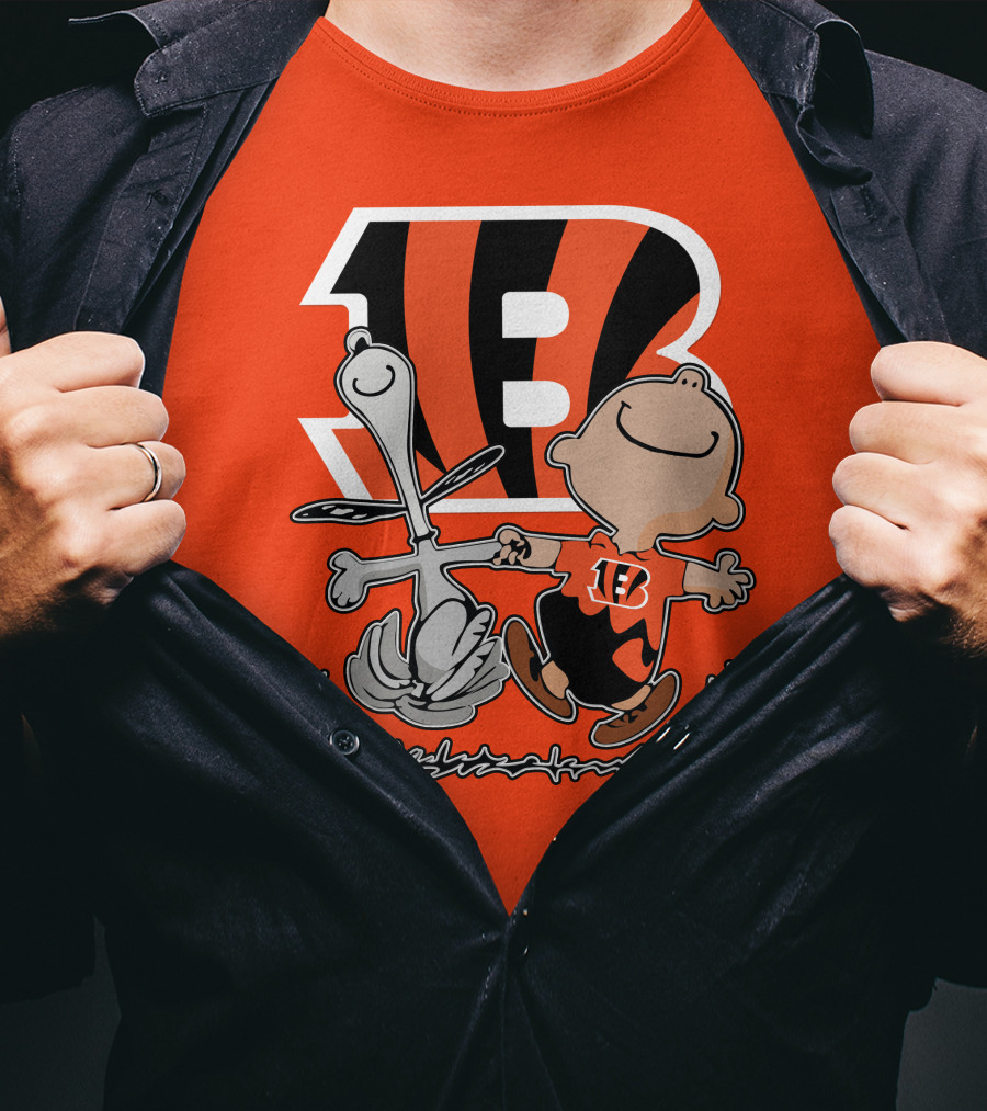 Cincinnati Bengals Peanuts Collaboration With Snoopy And Charlie Brown Dancing T-Shirt