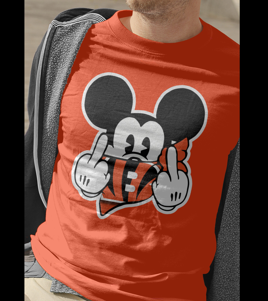 Cincinnati Bengals 29 Mickey Mouse Football Fan Gesture T-Shirt