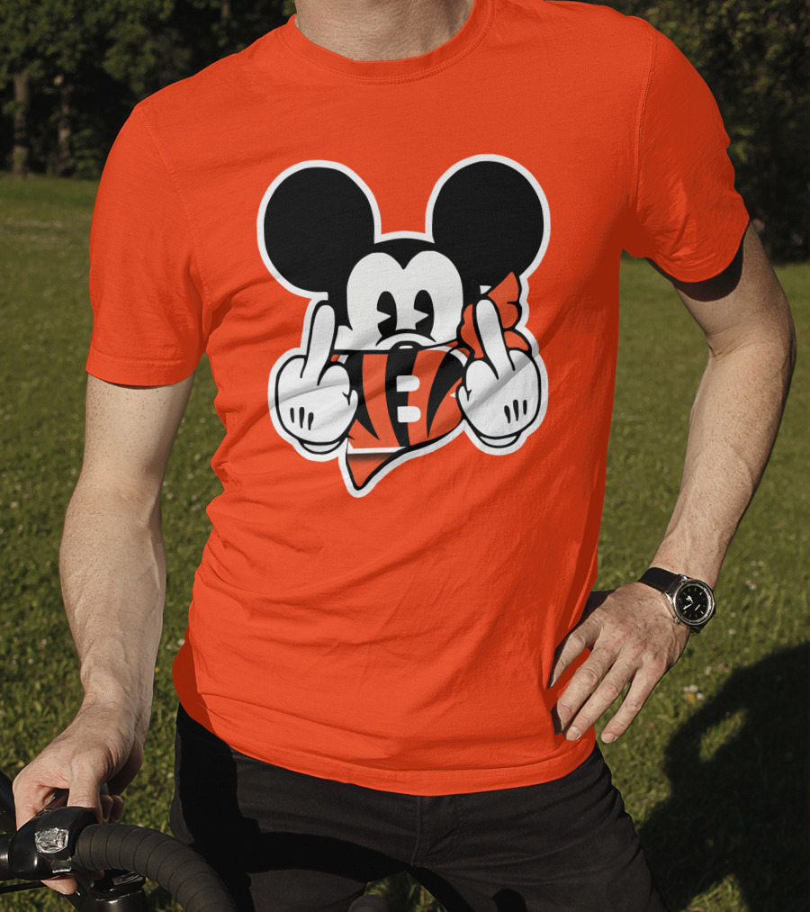 Cincinnati Bengals 29 Mickey Mouse Football Fan Gesture T-Shirt