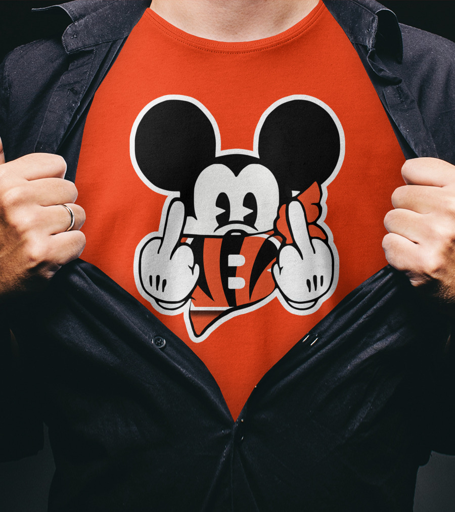 Cincinnati Bengals 29 Mickey Mouse Football Fan Gesture T-Shirt