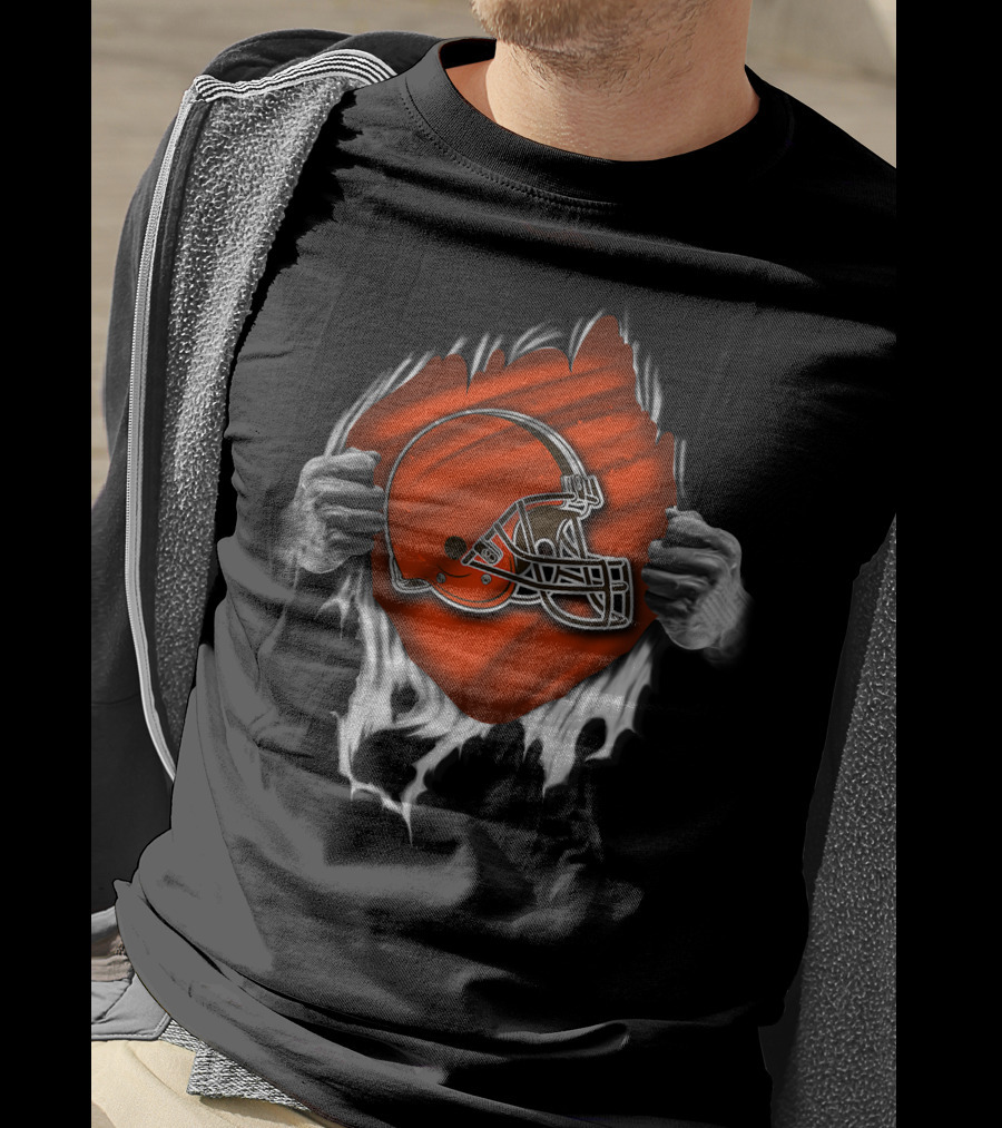 CLEVELAND BROWNS Torn Helmet Ripped T-Shirt