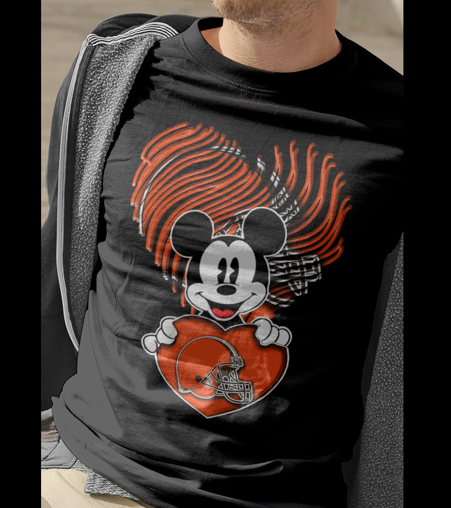 Mick Holding Cleveland Browns Heart Fingerprint Background T-Shirt