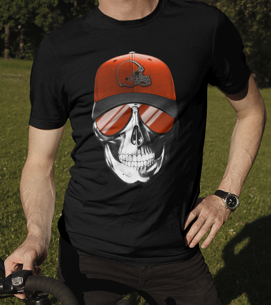 Cleveland Browns Skull With Football Helmet Hat And Sunglasses T-Shirt