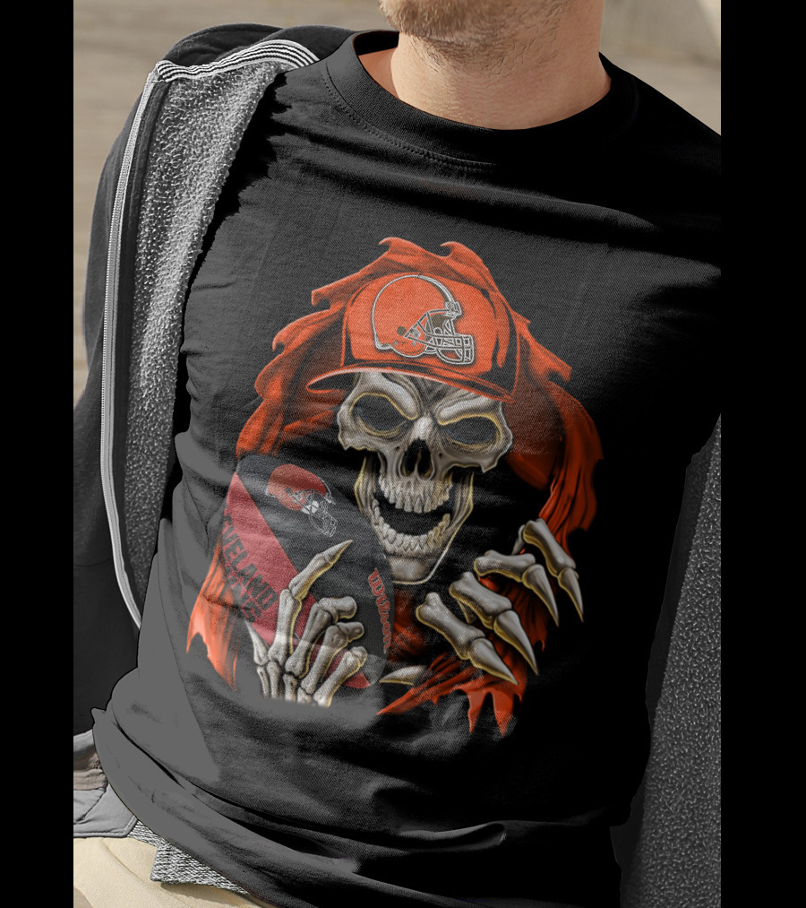 Skullbong Cleveland Browns Skeleton Holding Football T-Shirt