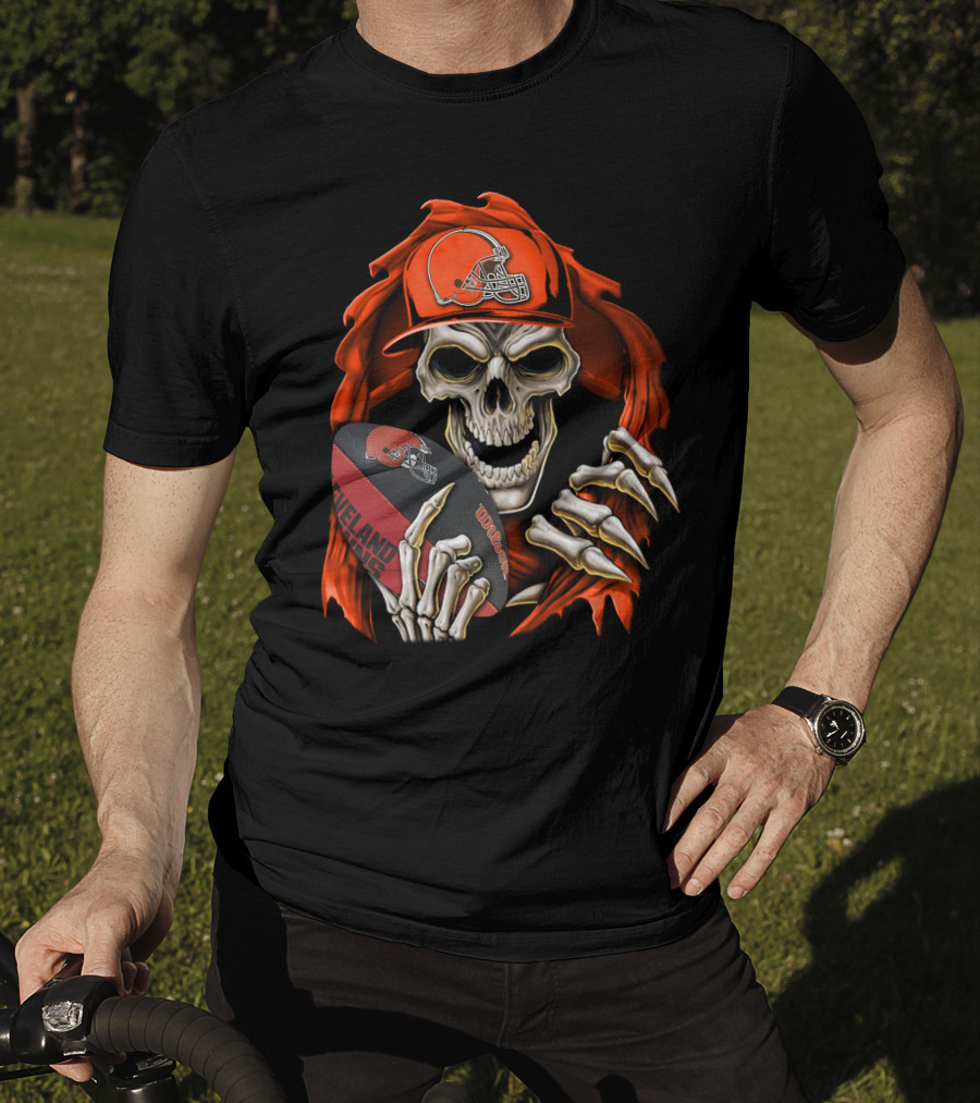Skullbong Cleveland Browns Skeleton Holding Football T-Shirt
