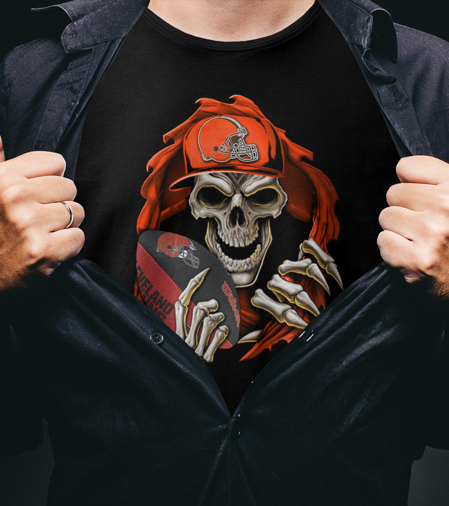Skullbong Cleveland Browns Skeleton Holding Football T-Shirt