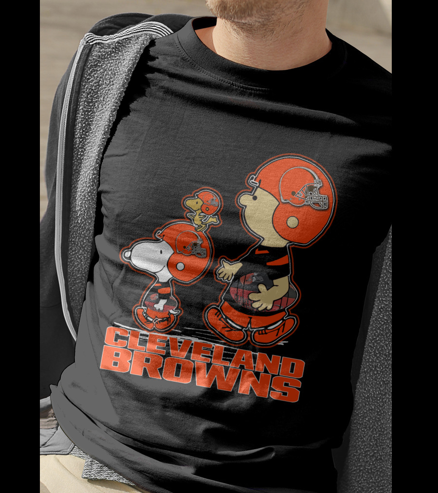 Snpfootball CLEVELAND BROWNS Peanuts Characters Football Helmets T-Shirt