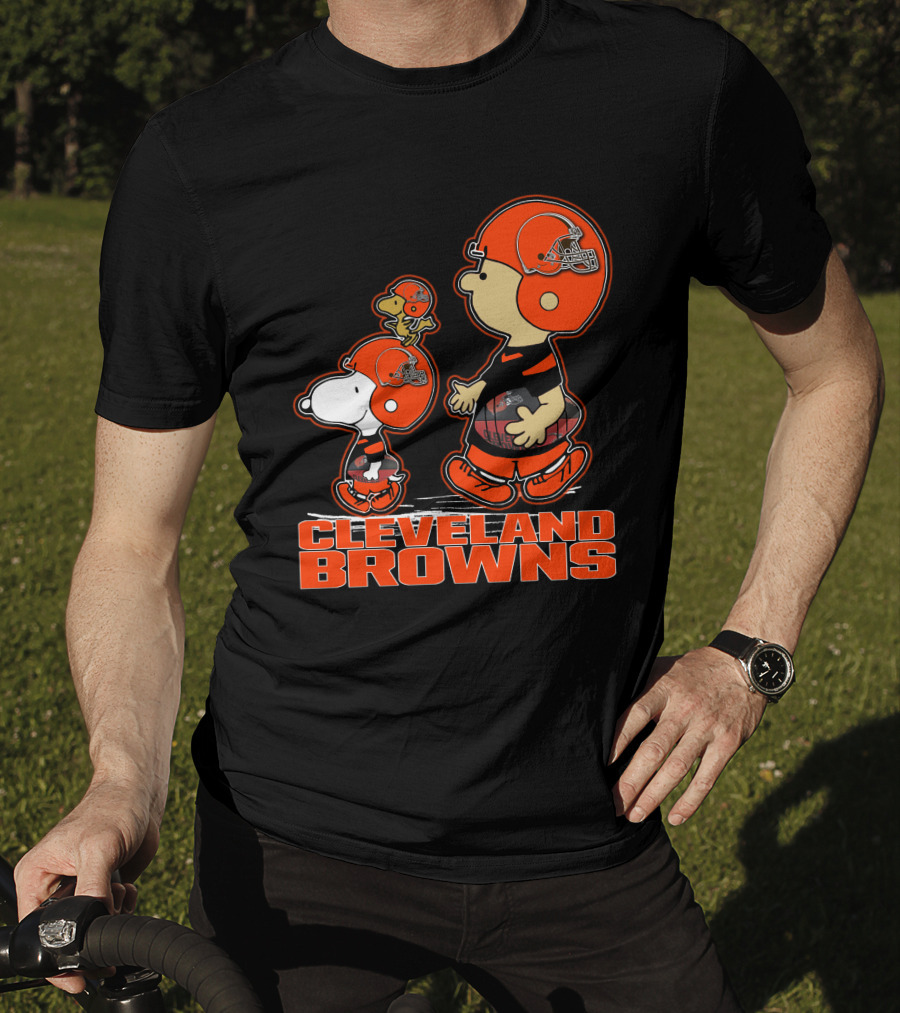 Snpfootball CLEVELAND BROWNS Peanuts Characters Football Helmets T-Shirt