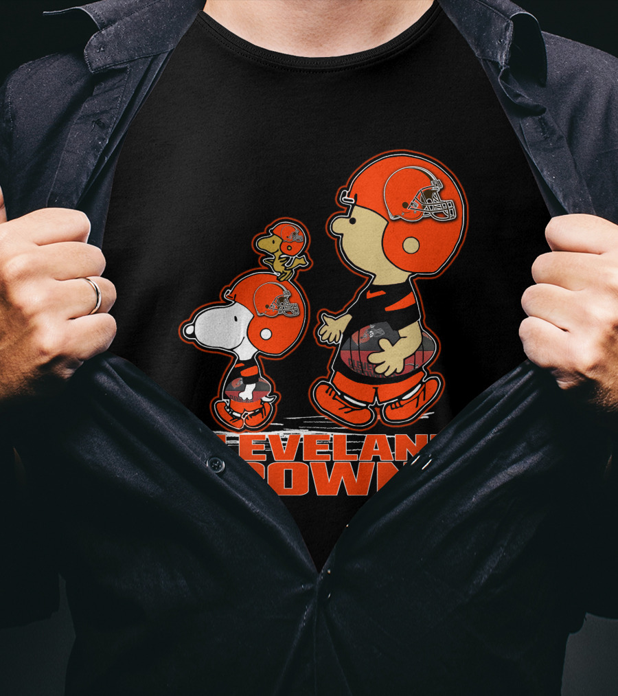 Snpfootball CLEVELAND BROWNS Peanuts Characters Football Helmets T-Shirt