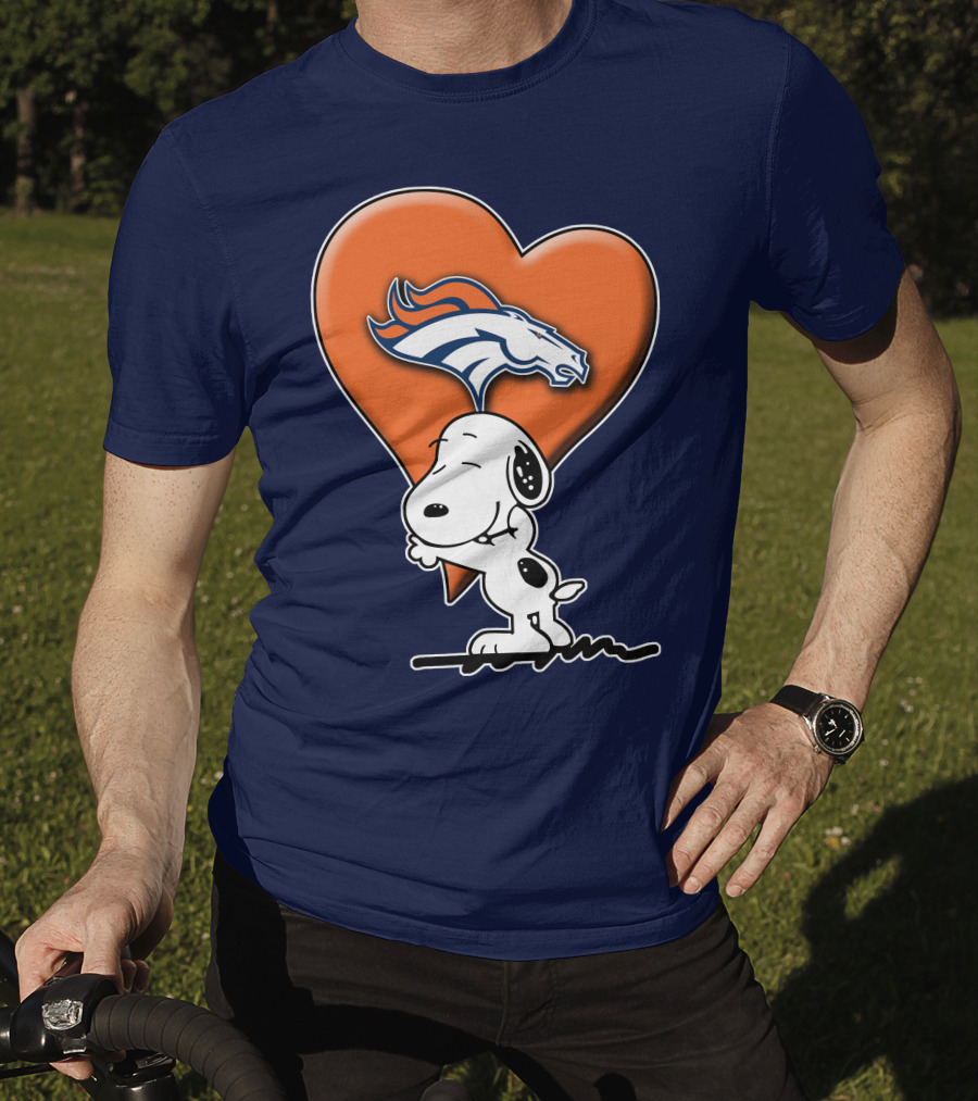 Snp V1 Denver Broncos Snoopy Hugging Heart T-Shirt