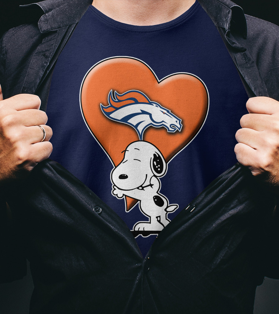 Snp V1 Denver Broncos Snoopy Hugging Heart T-Shirt
