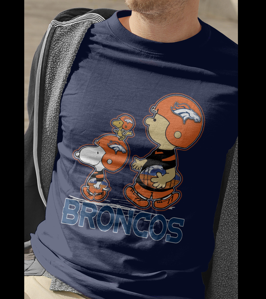 Snpfootball Denver Broncos Peanuts Characters Helmet T-Shirt