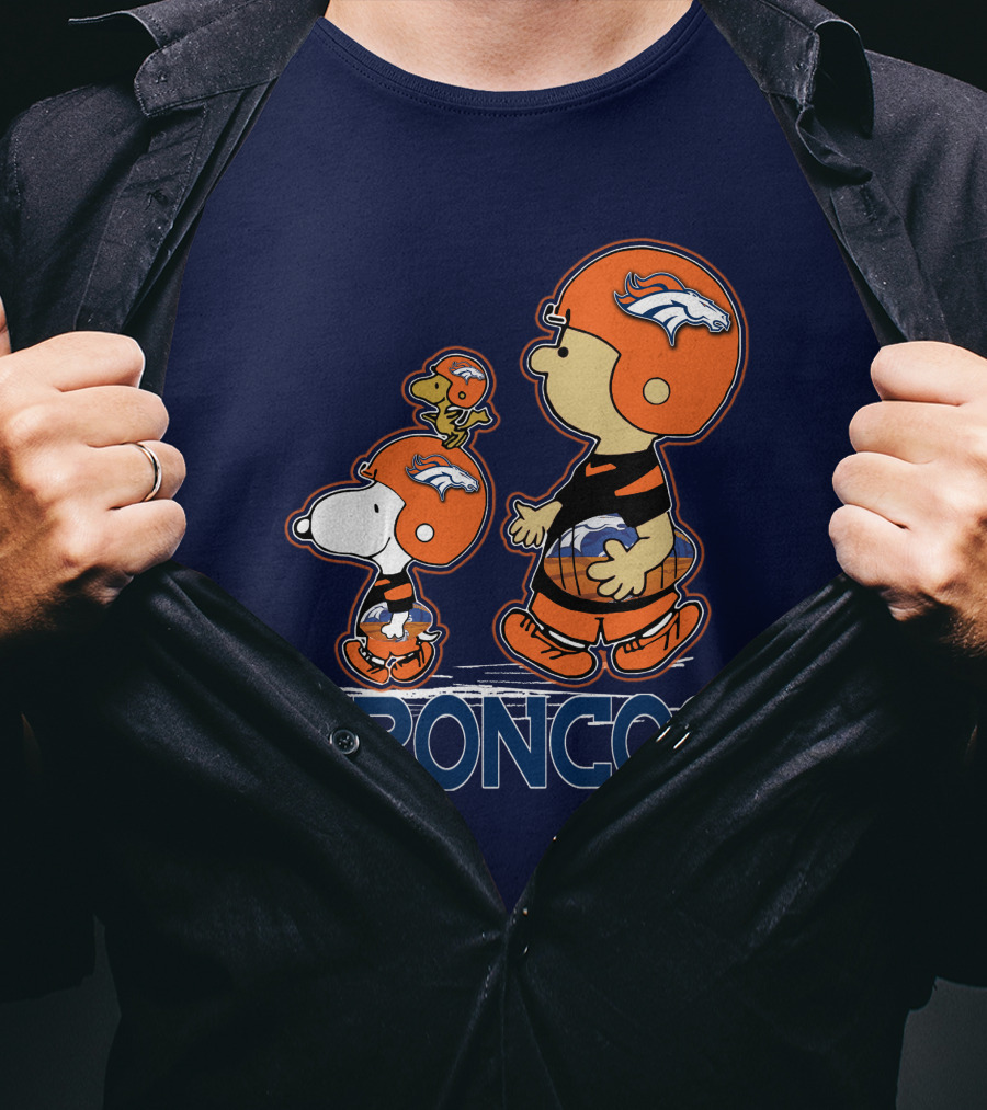 Snpfootball Denver Broncos Peanuts Characters Helmet T-Shirt