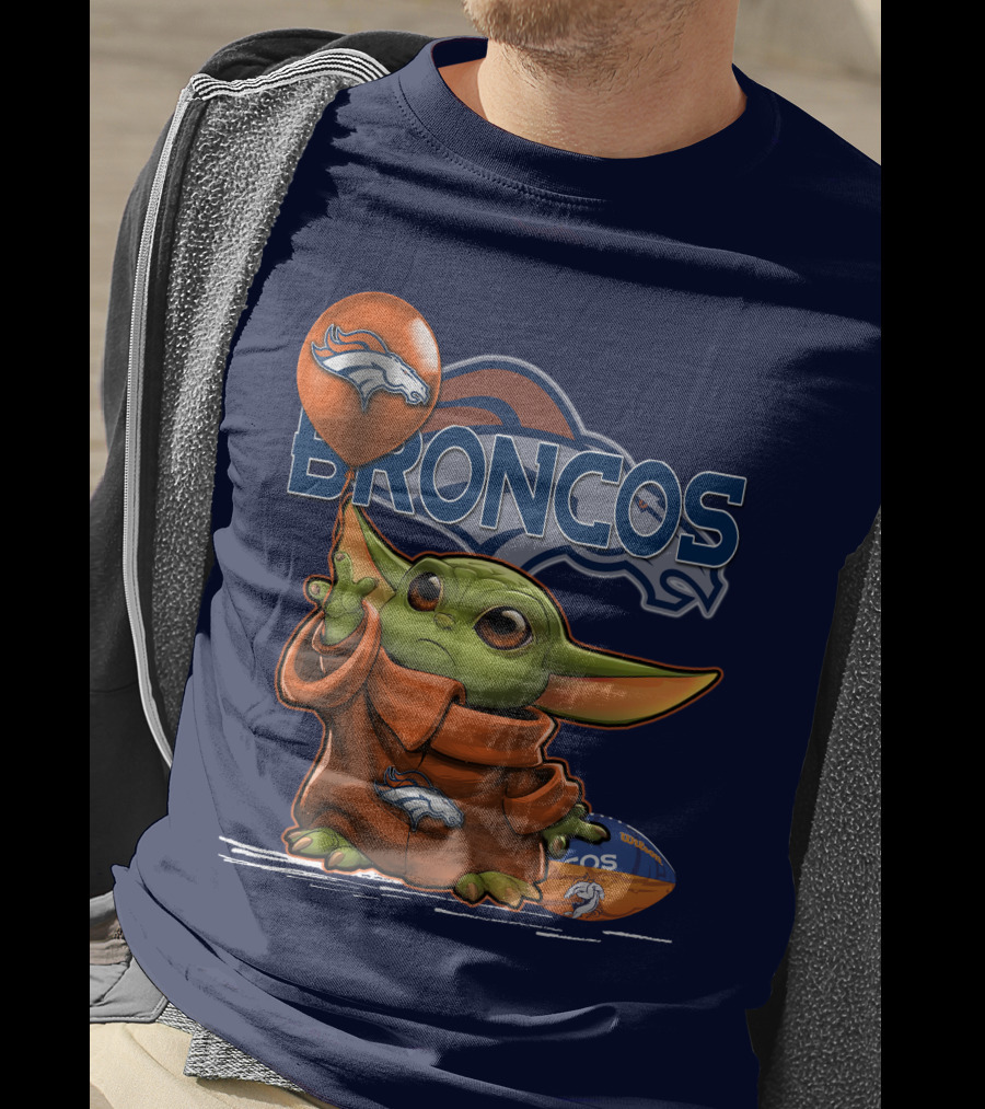 Yoda V1 Denver Broncos Alien Holding Balloon And Football T-Shirt