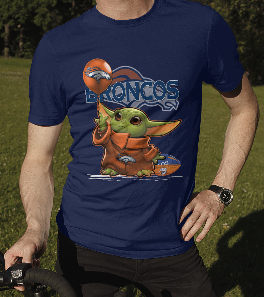 Yoda V1 Denver Broncos Alien Holding Balloon And Football T-Shirt