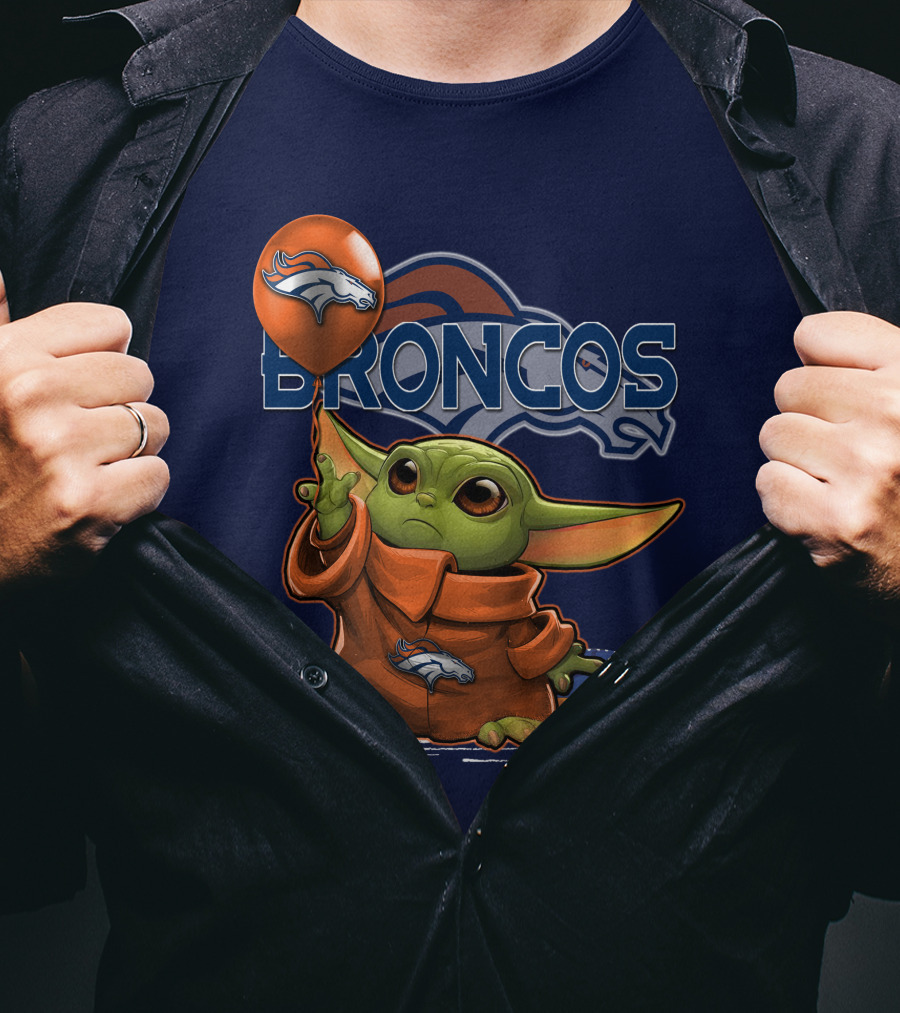 Yoda V1 Denver Broncos Alien Holding Balloon And Football T-Shirt