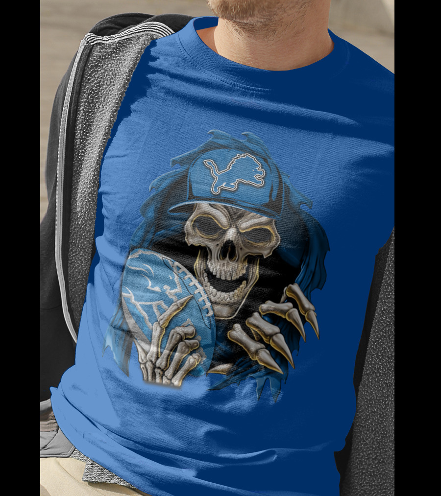 Skullbong Detroit Lions Skeleton Holding Football In Detroit Lions Cap T-Shirt