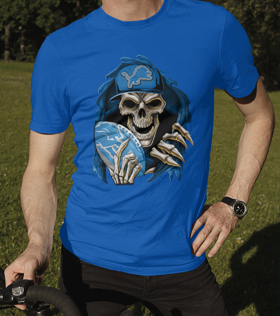 Skullbong Detroit Lions Skeleton Holding Football In Detroit Lions Cap T-Shirt