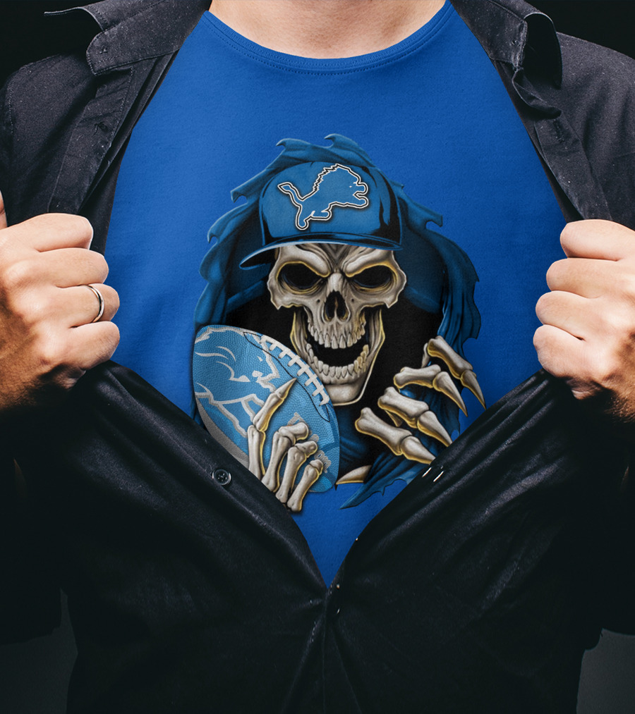 Skullbong Detroit Lions Skeleton Holding Football In Detroit Lions Cap T-Shirt