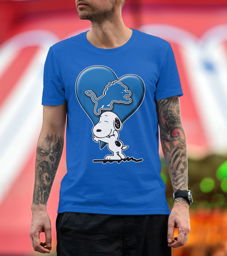 Snp DETROIT LIONS Blue Heart Snoopy Hugging Lion T-Shirt