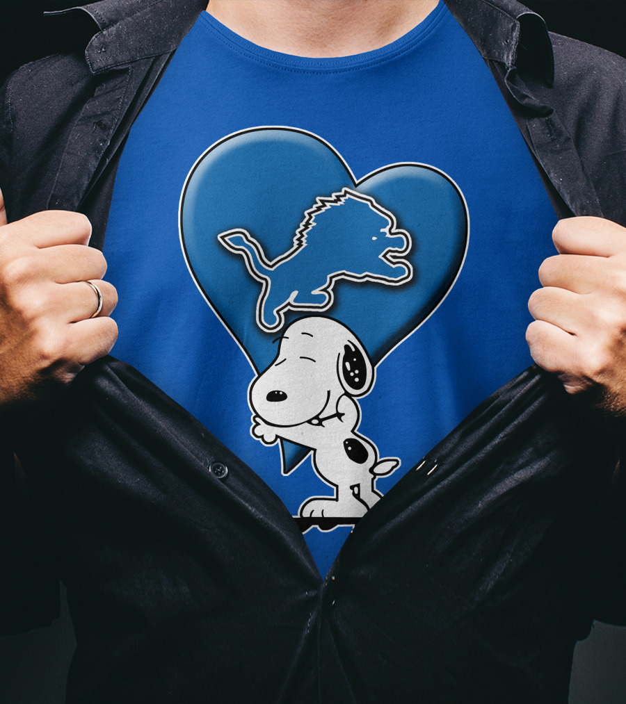 Snp DETROIT LIONS Blue Heart Snoopy Hugging Lion T-Shirt
