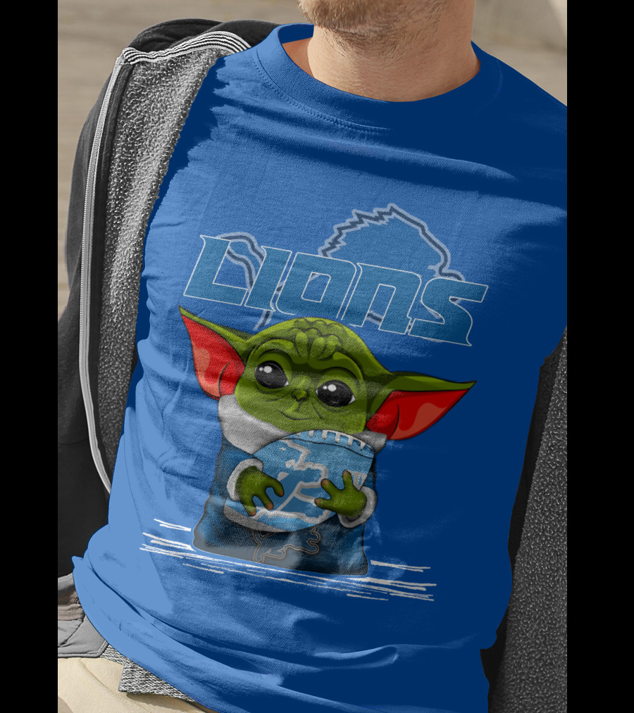 Yoda Holding Football DETROIT LIONS T-Shirt