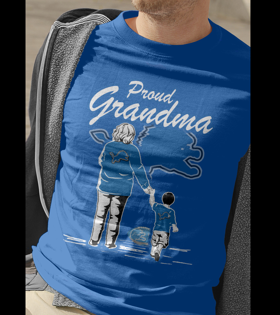 Proud Grandma Detroit Lions Fan With Child And Football With Lion T-Shirt