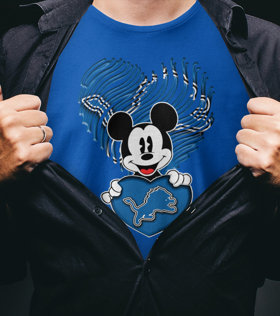 Mick Holding Heart Detroit Lions T-Shirt