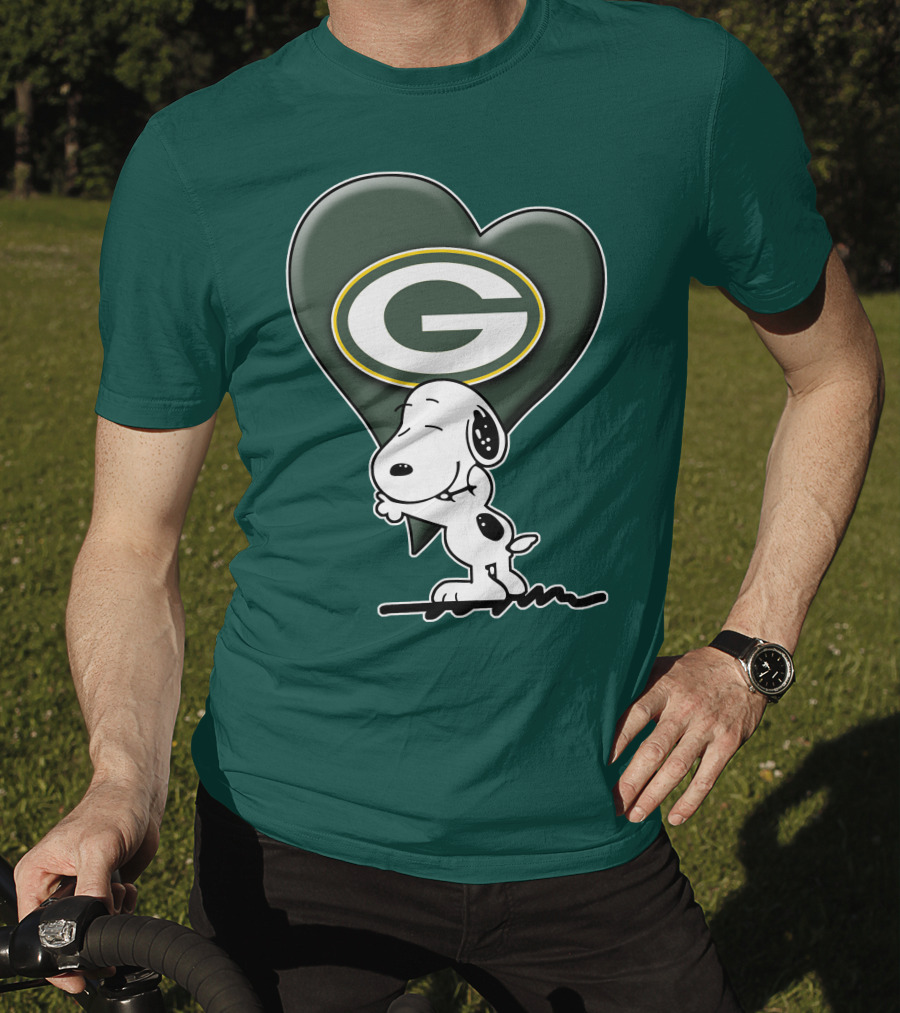 Snoopy Hugging Heart With Green Bay Packers T-Shirt