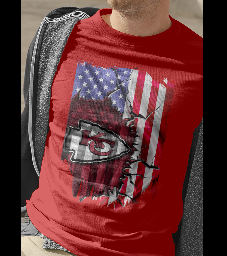 Kansas City Chiefs Logo With American Flag Background T-Shirt