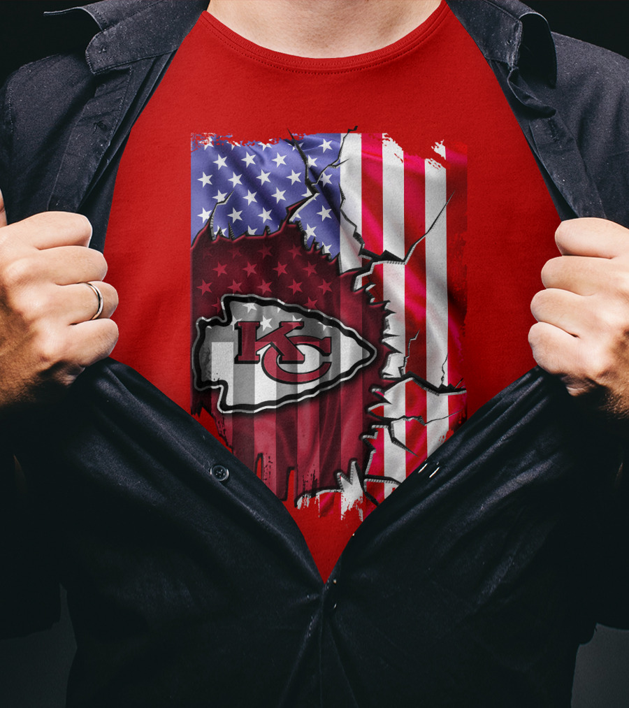 Kansas City Chiefs Logo With American Flag Background T-Shirt