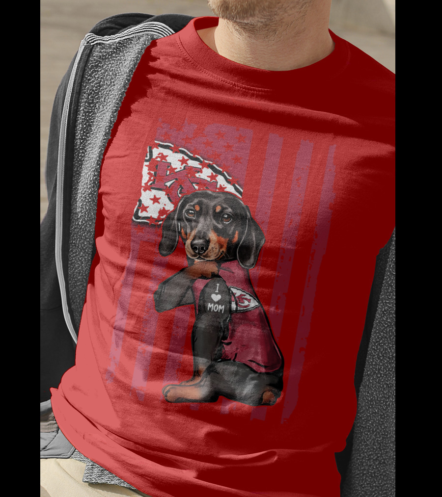 Dachshund I Love Mom Kansas City Chiefs Fan Flag T-Shirt