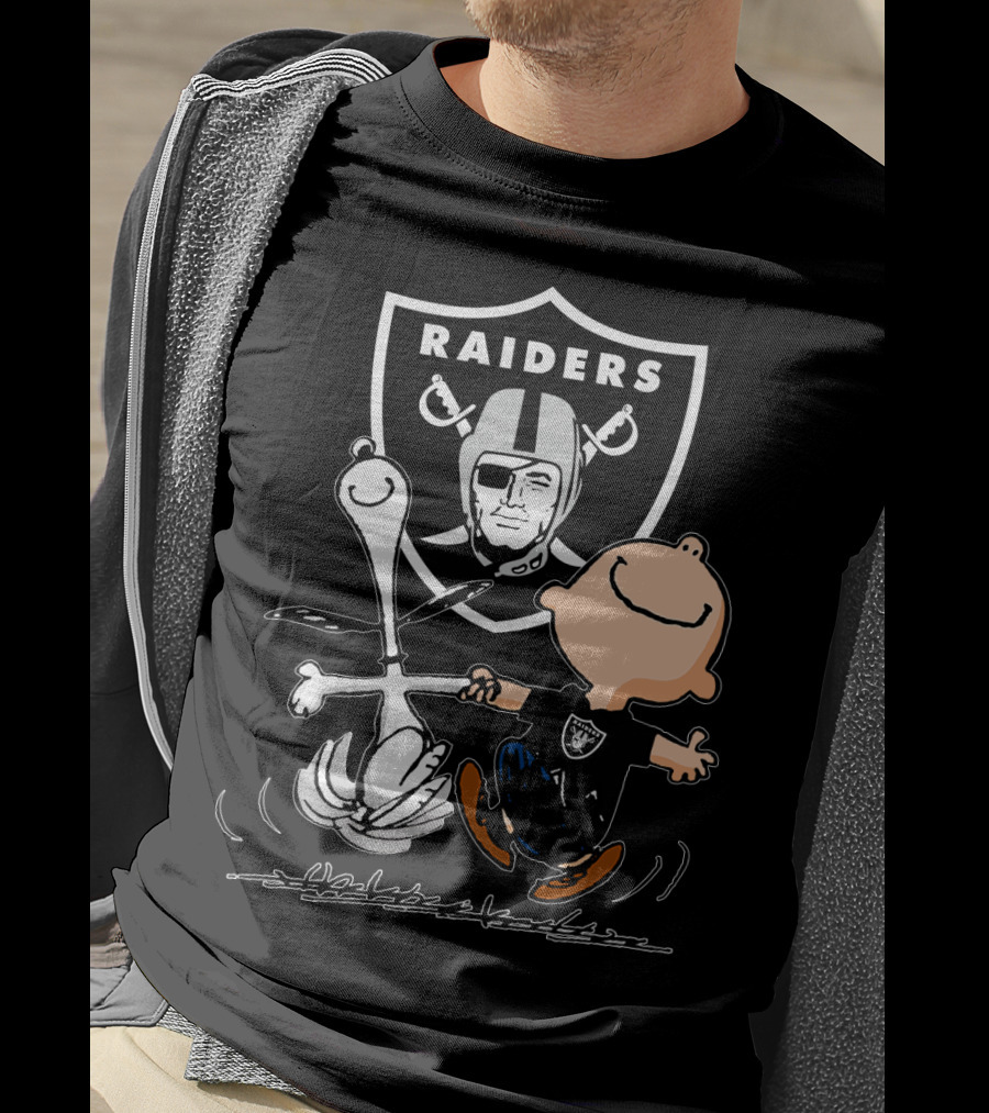 Snoopy Dancing With Charlie Brown Oakland Raiders T-Shirt
