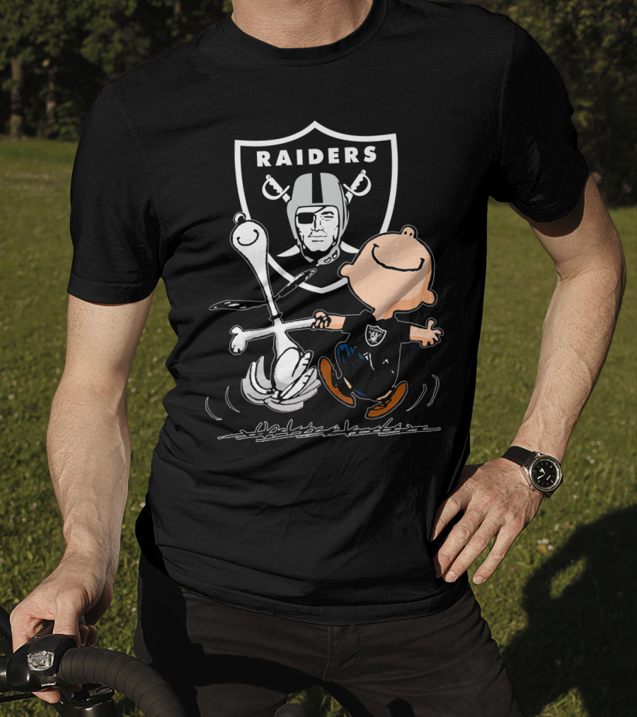 Snoopy And Charlie Brown Dancing In Front Of Oakland Raiders T-Shirt