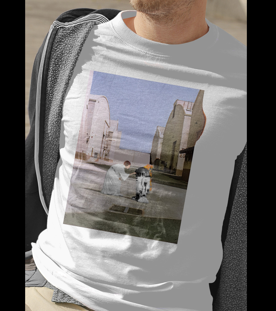 Wish You Were Leia With Princess And Droid In Iconic Courtyard Scene T-Shirt