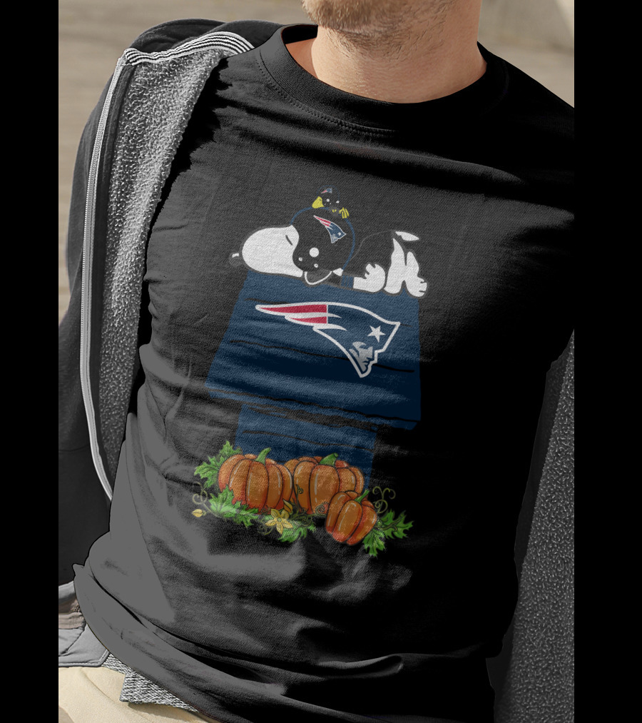 New England Patriots Snoopy Doghouse Pumpkins T-Shirt