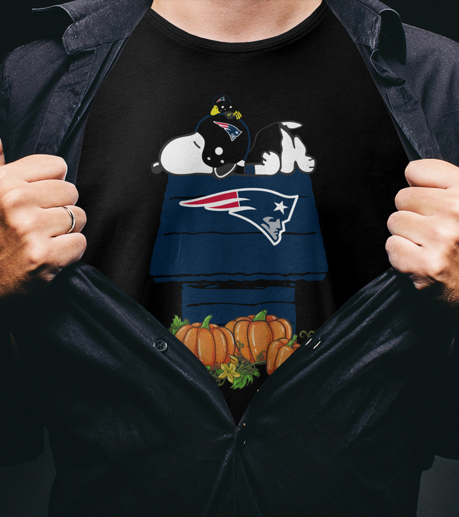 New England Patriots Snoopy Doghouse Pumpkins T-Shirt