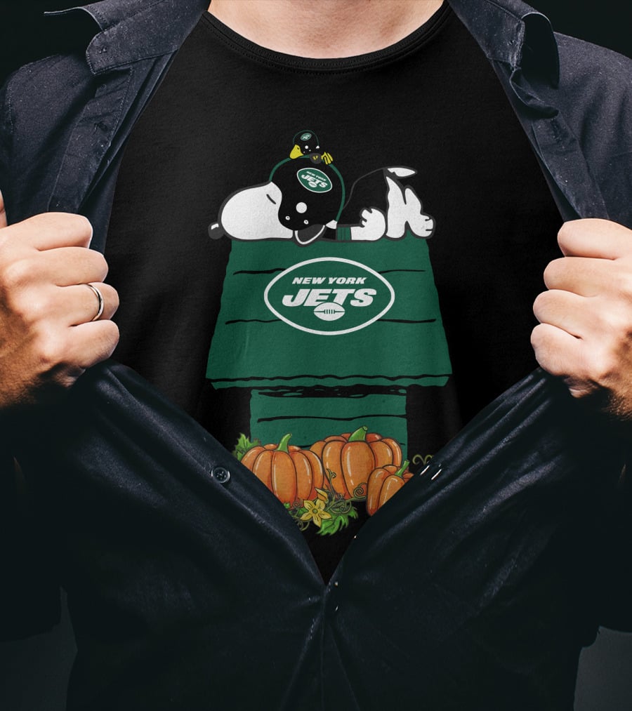 New York Jets Snoopy Resting On Pumpkin Doghouse T-Shirt
