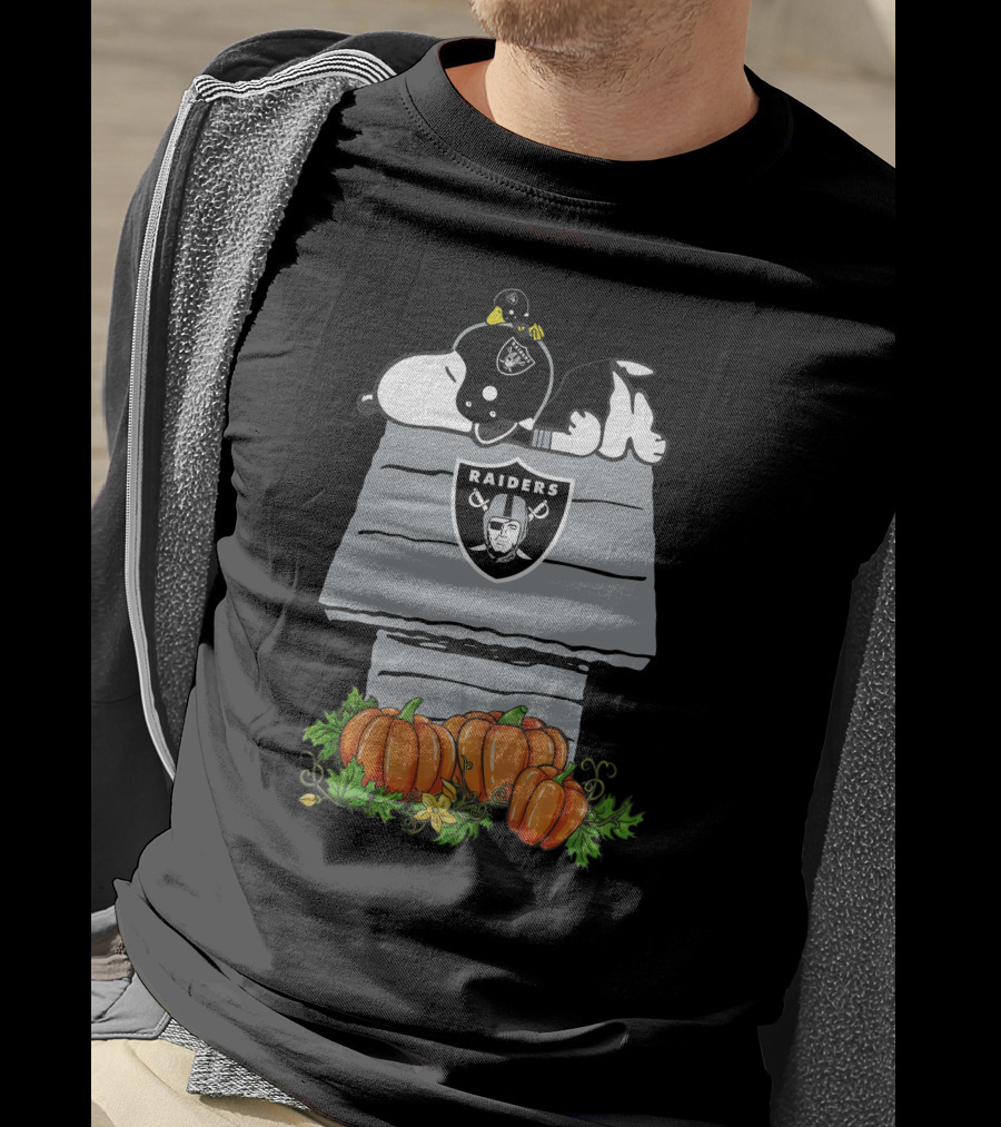 Oakland Raiders Snoopy Doghouse With Helmet And Pumpkins T-Shirt