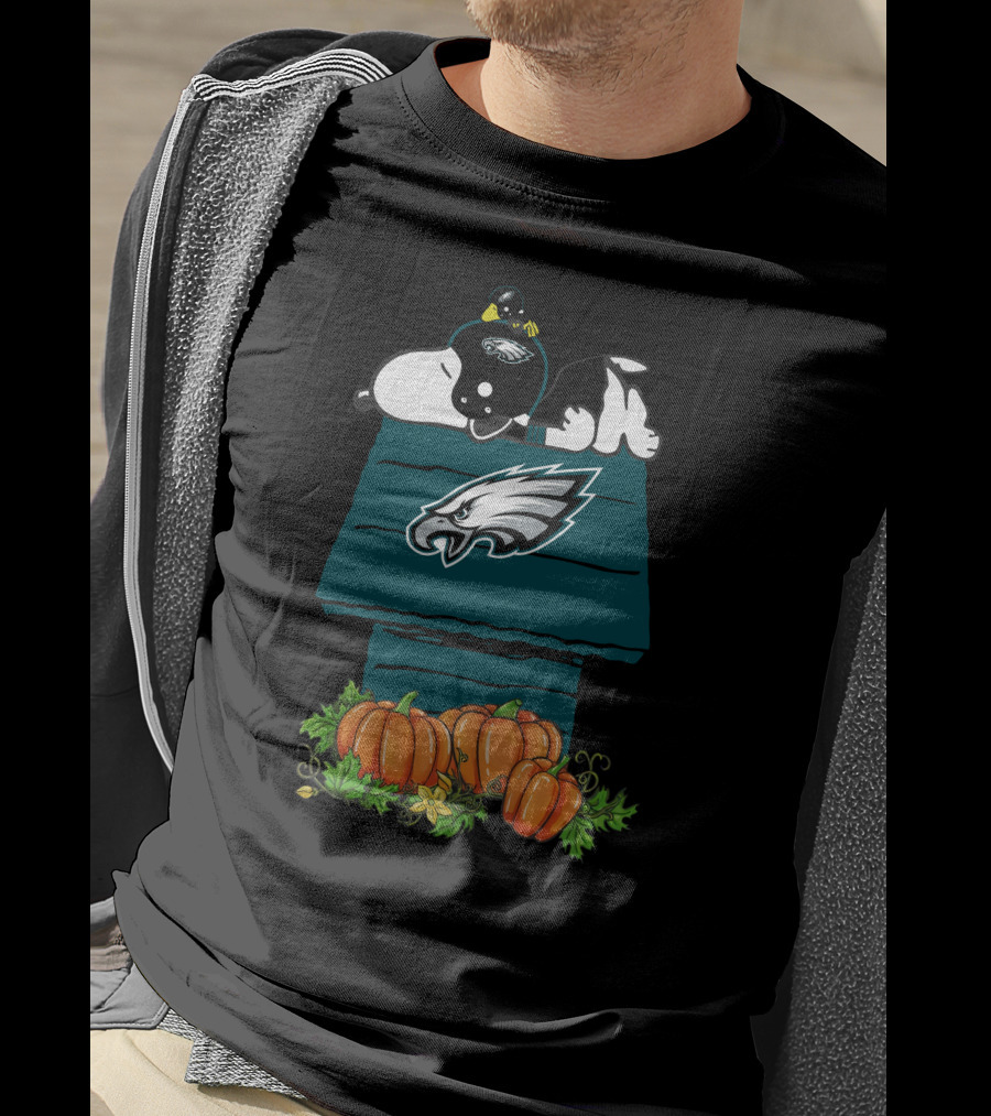 Philadelphia Eagles Snoopy Pumpkin Doghouse T-Shirt