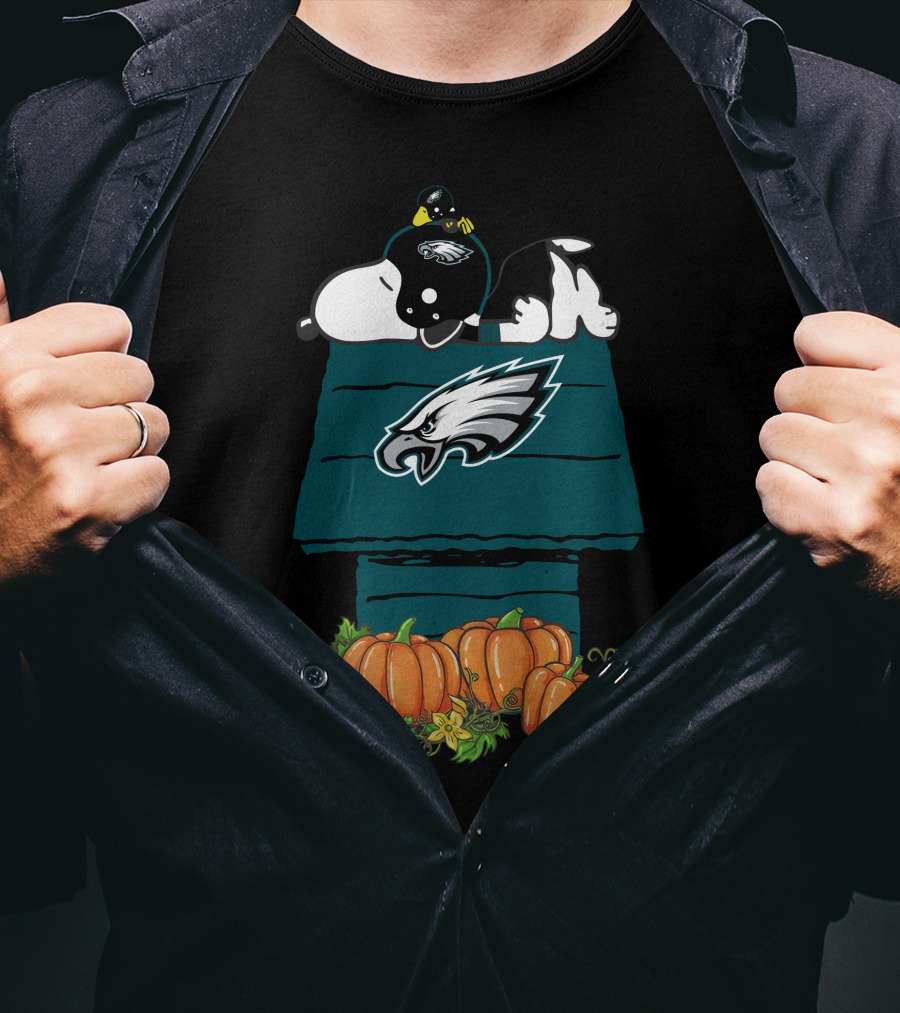 Philadelphia Eagles Snoopy Pumpkin Doghouse T-Shirt