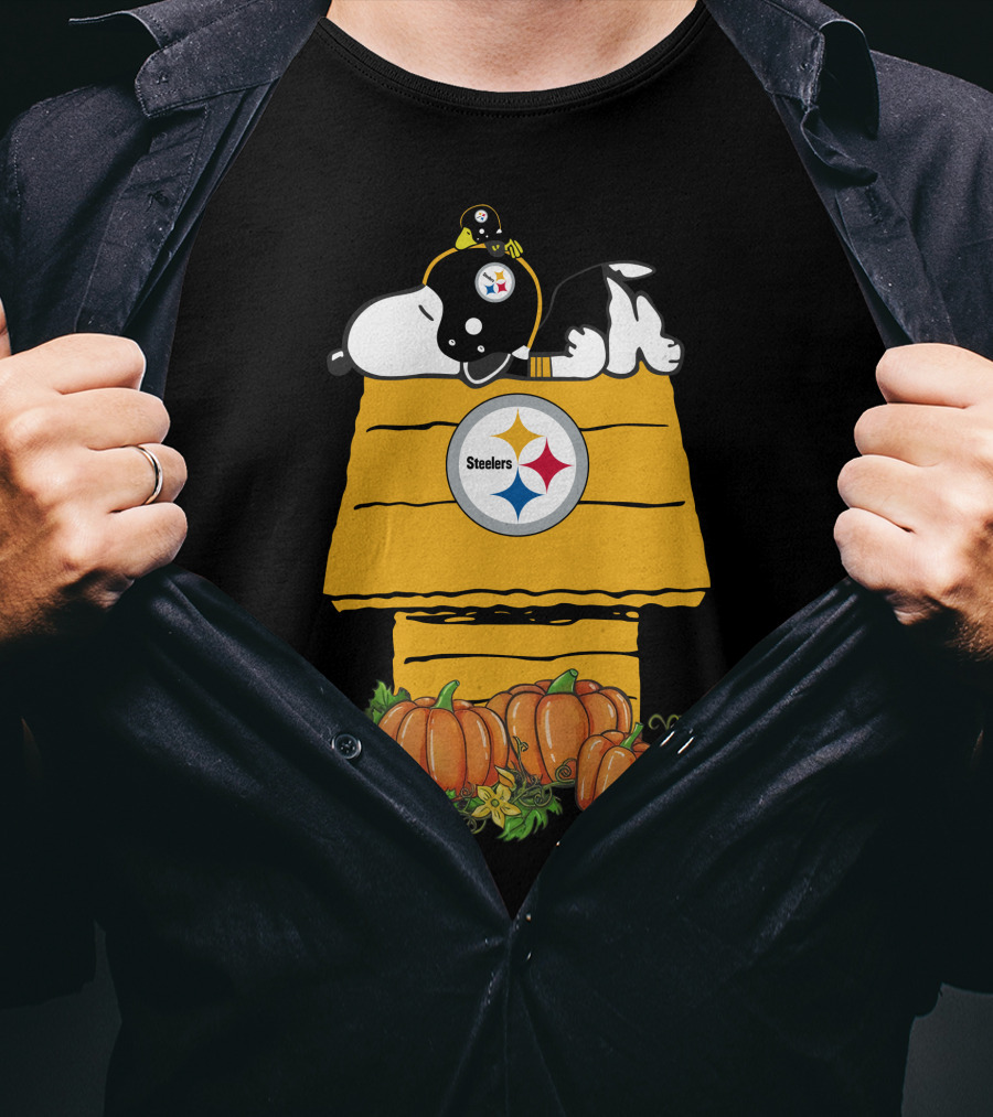 Pittsburgh Steelers Snoopy Doghouse With Pumpkins T-Shirt