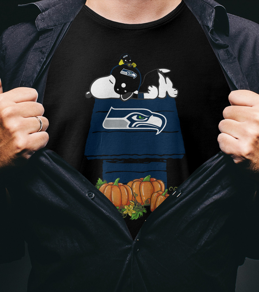 Seattle Seahawks Snoopy Doghouse Halloween Pumpkins T-Shirt