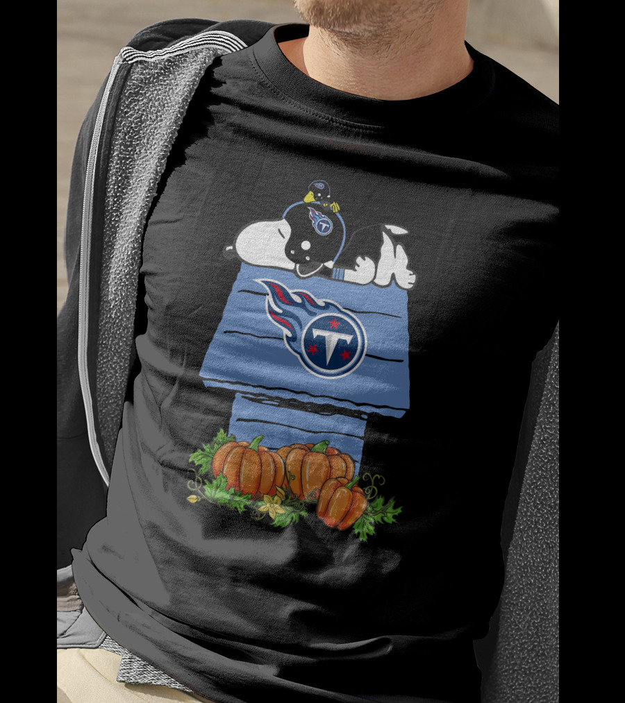 Tennessee Titans Snoopy Pumpkin Halloween Doghouse T-Shirt