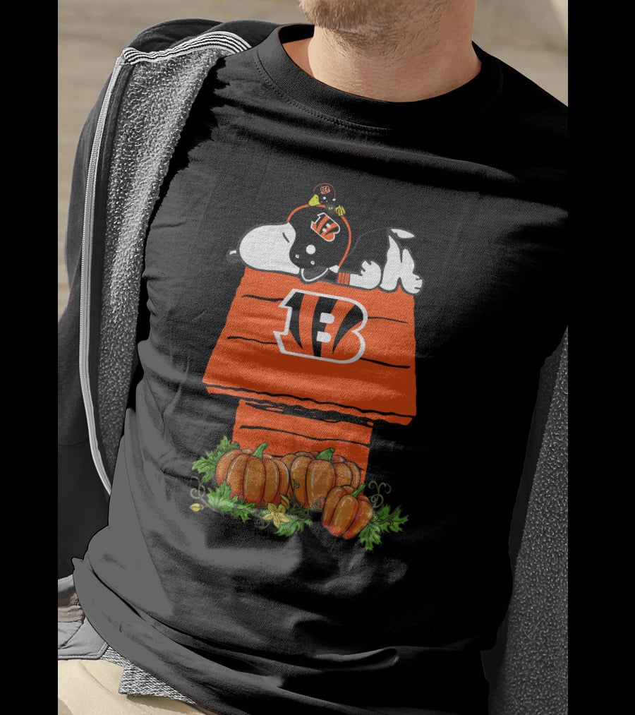 Cincinnati Bengals Snoopy Doghouse Pumpkin Halloween T-Shirt