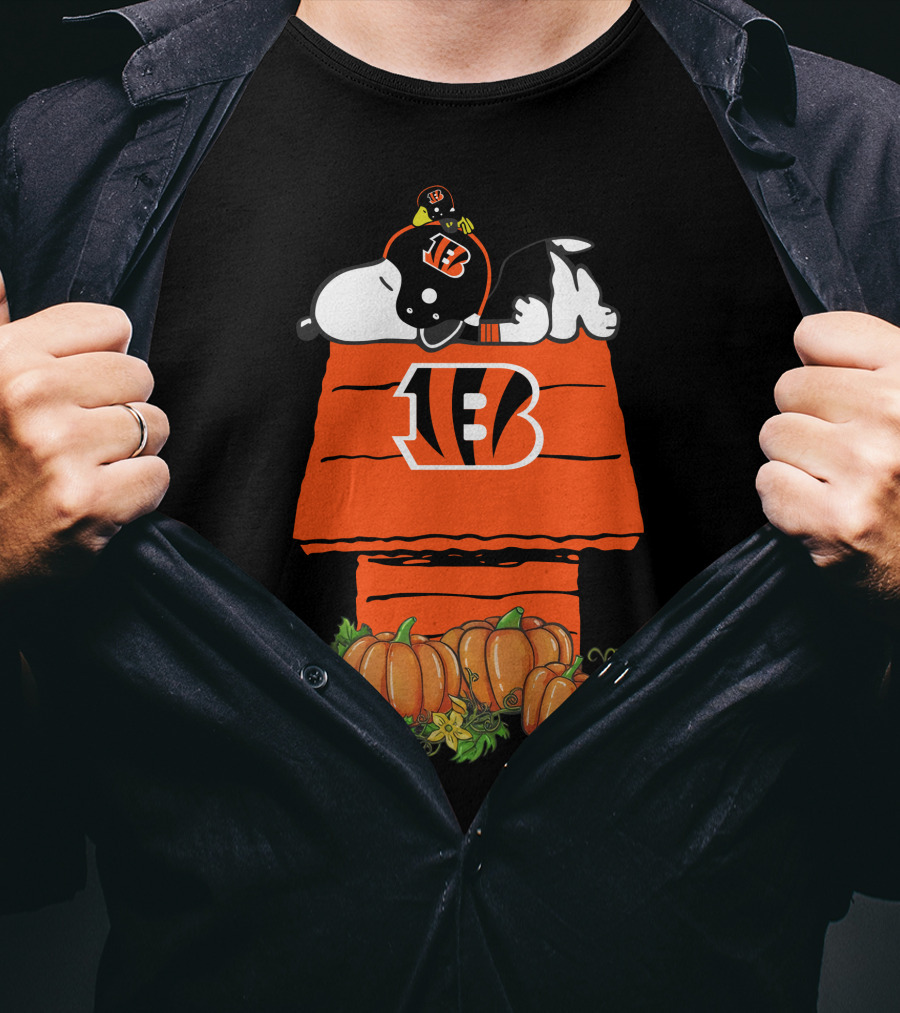Cincinnati Bengals Snoopy Doghouse Pumpkin Halloween T-Shirt