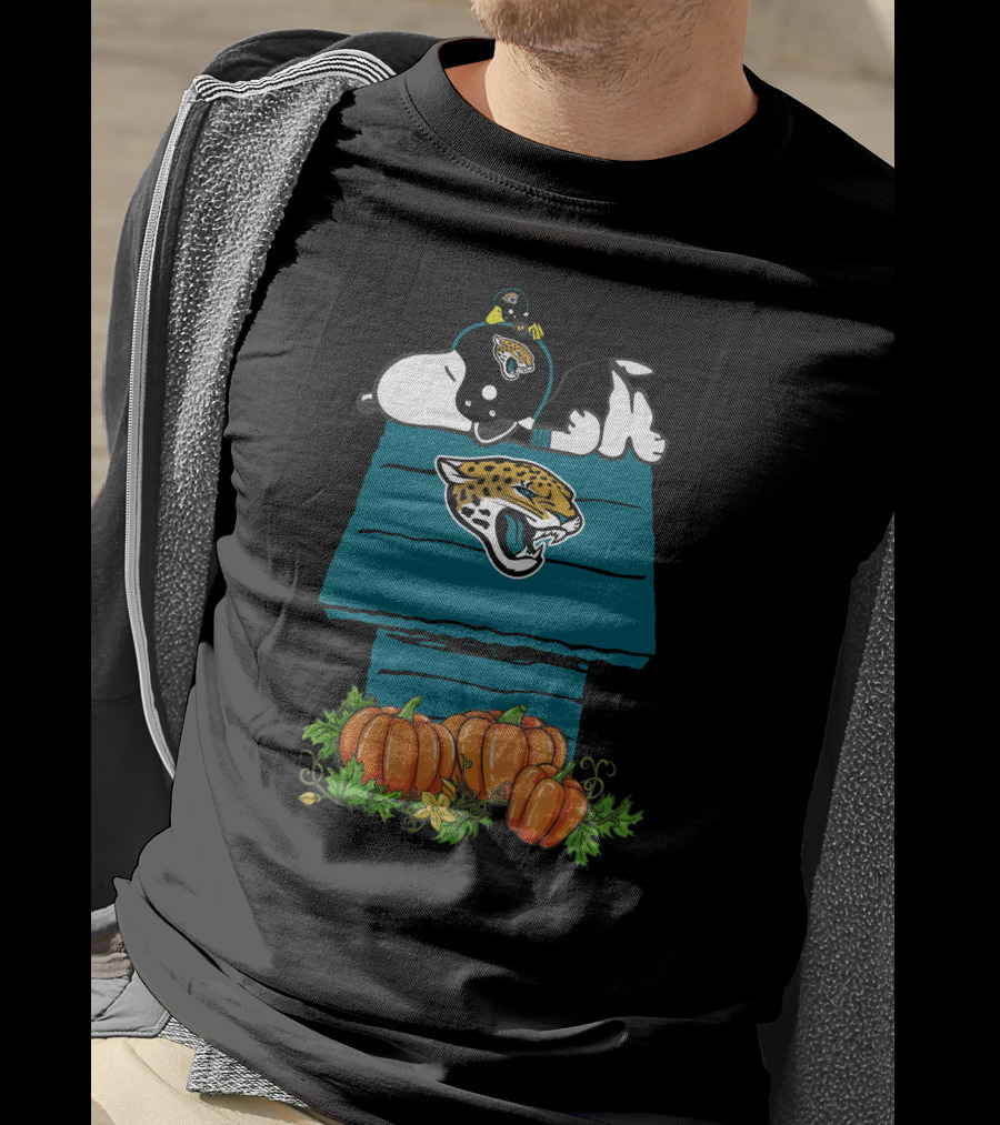 Jacksonville Jaguars Snoopy Pumpkin Halloween Peanuts NFL Football T-Shirt