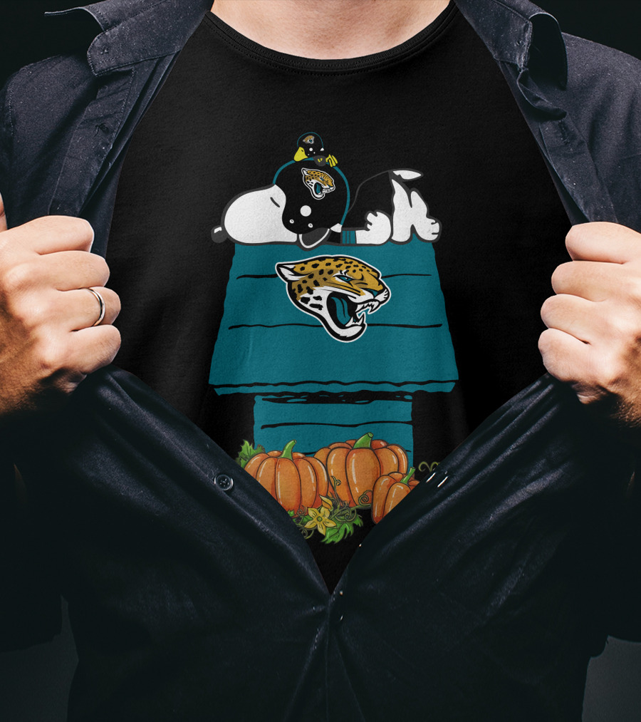 Jacksonville Jaguars Snoopy Pumpkin Halloween Peanuts NFL Football T-Shirt