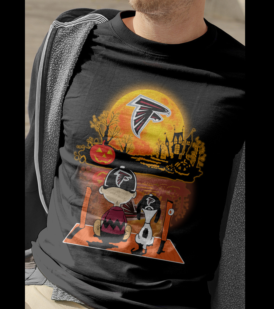 Atlanta Falcons Snoopy And Charlie Brown Halloween Pumpkin Moon Scene T-Shirt