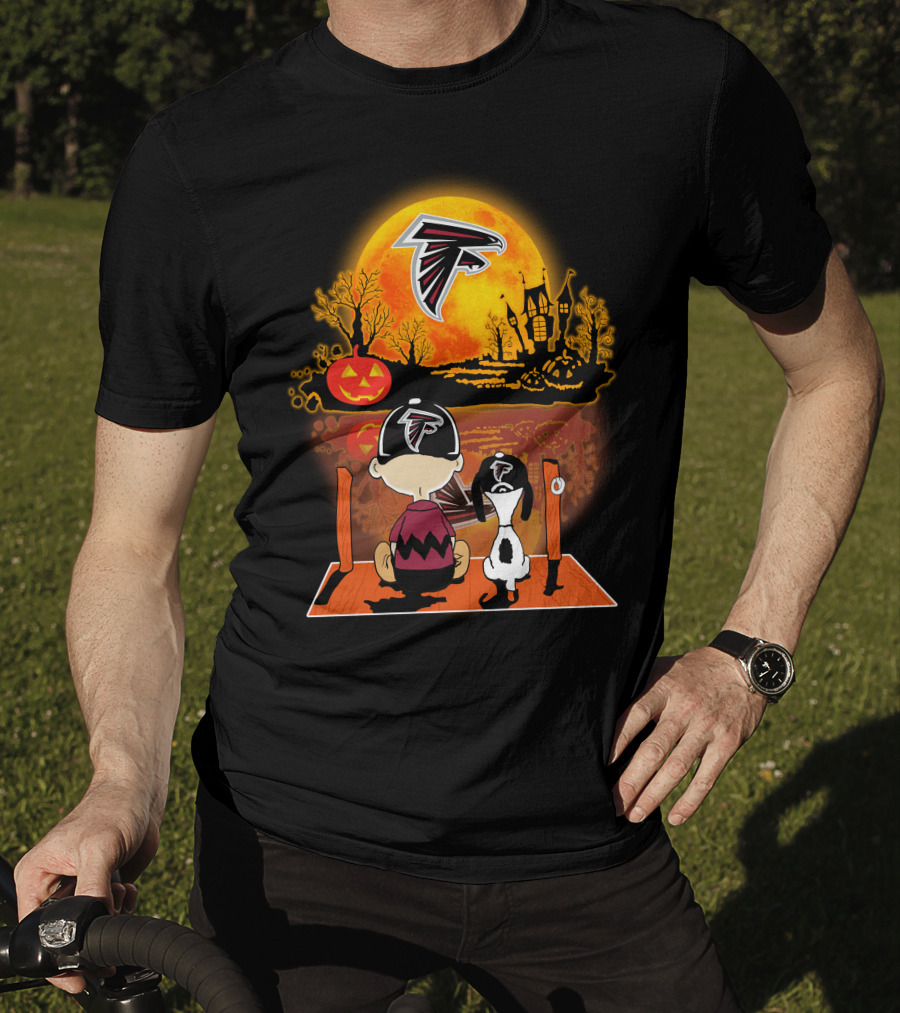 Atlanta Falcons Snoopy And Charlie Brown Halloween Pumpkin Moon Scene T-Shirt